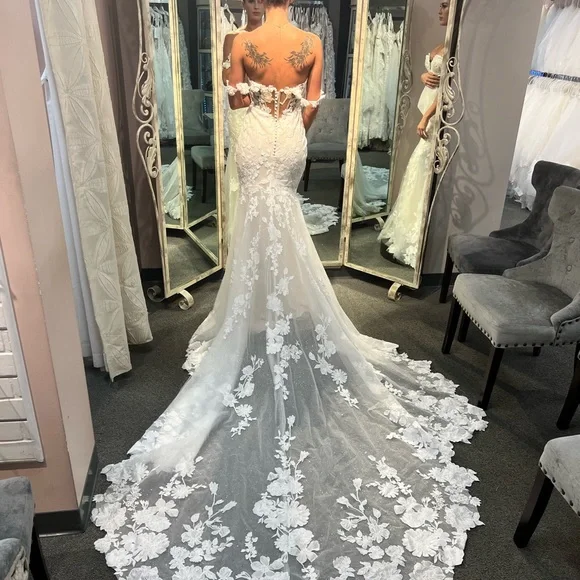 ENZOANI Summer 2023 Bridal Gown size 2 - Picture 5 of 10